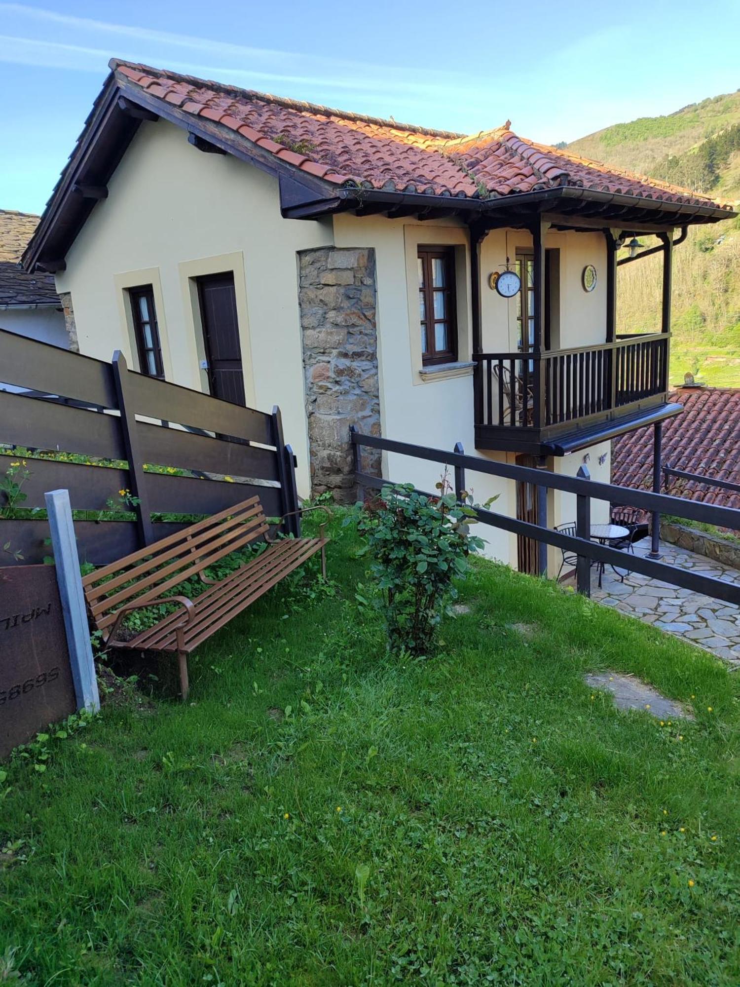 La Casina De Santulaya Villa Cangas De Narcea Exterior photo