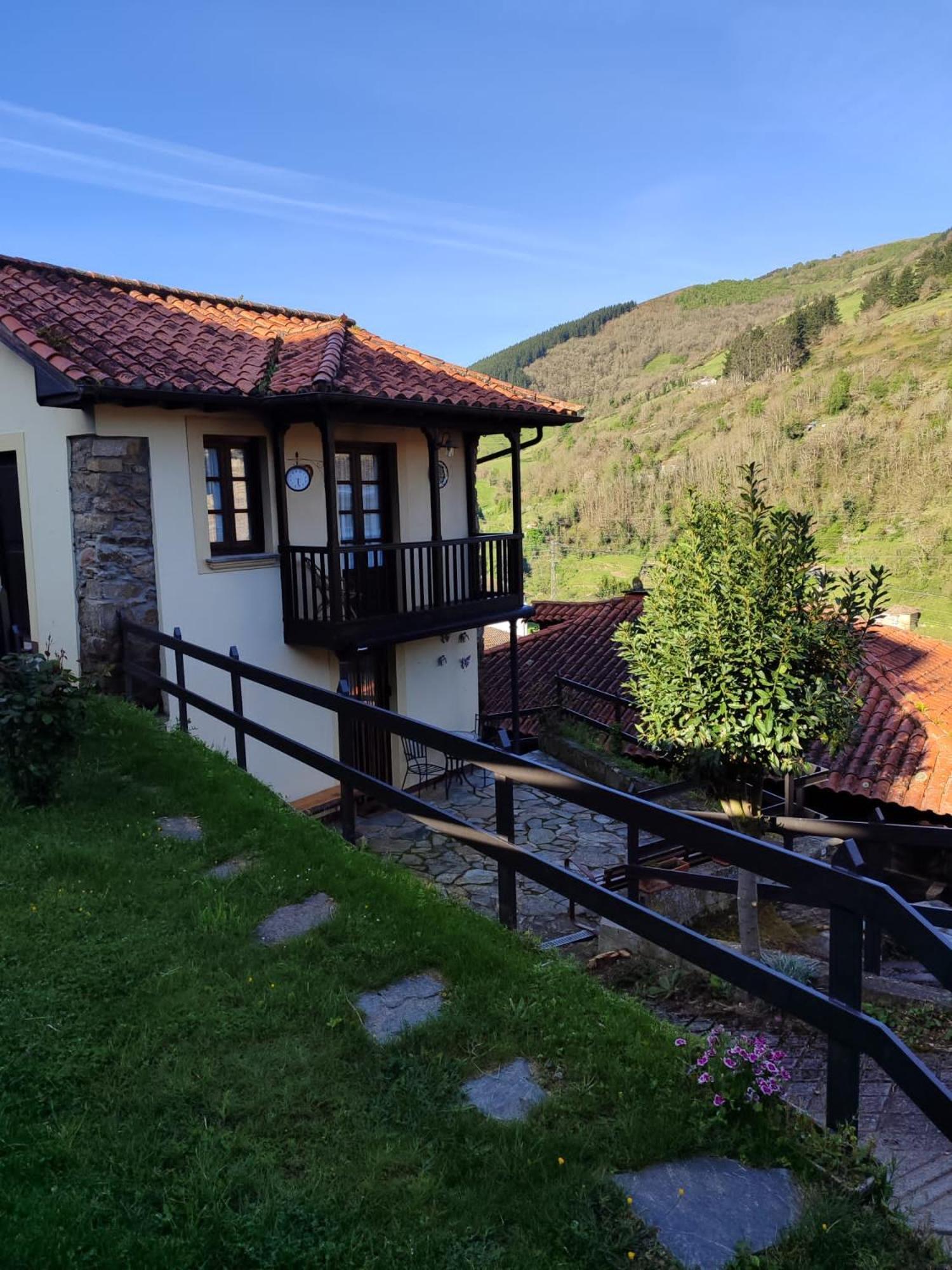 La Casina De Santulaya Villa Cangas De Narcea Exterior photo